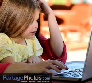 Partager des photos d'enfants sur Facebook n'est pas sans conséquence